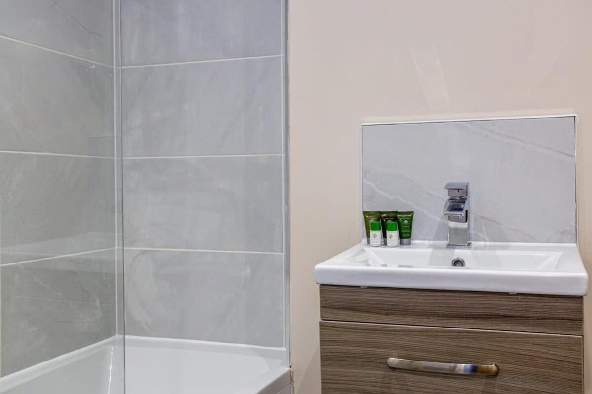 Stylish And Modern 1 Bedroom Apartment Манчестер Экстерьер фото