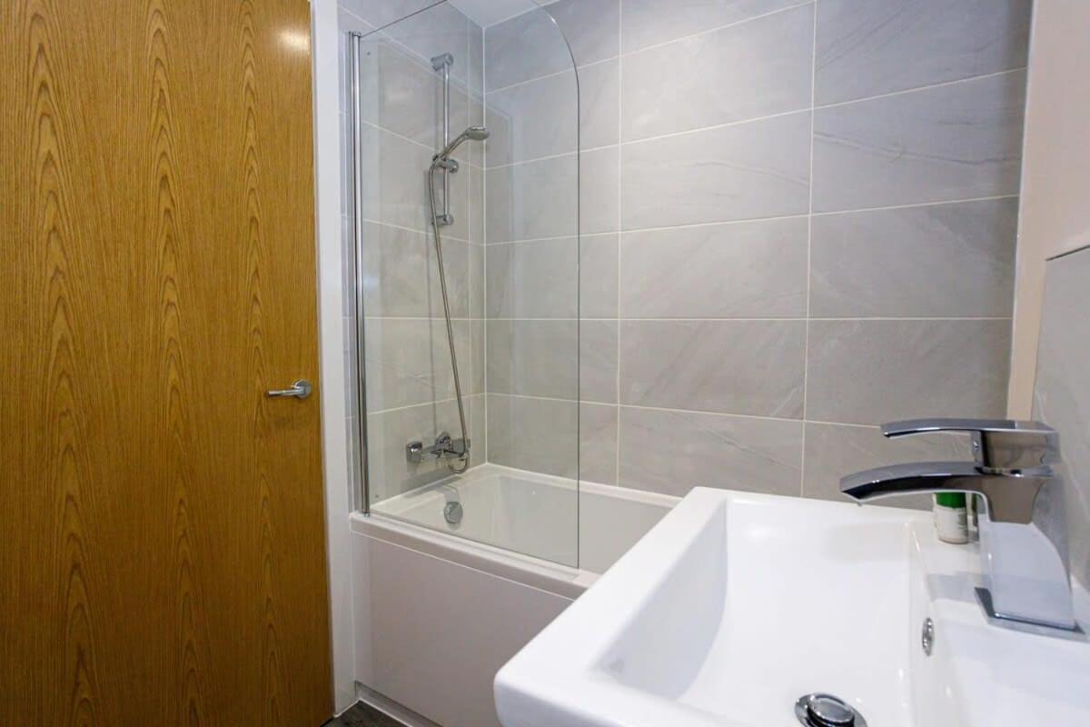 Stylish And Modern 1 Bedroom Apartment Манчестер Экстерьер фото